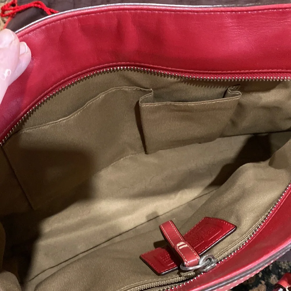 Beautiful red Coach handbag - Picture 4 of 7